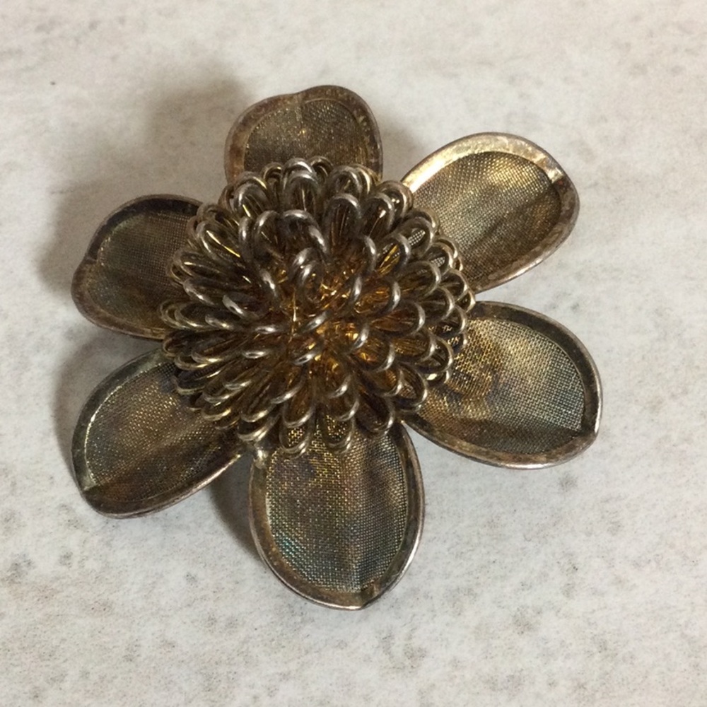 Vintage gold mesh flower brooch